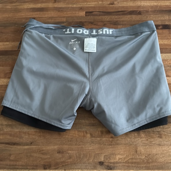 Nike Dri-Fit Shorts Black w/grey liner Size XL - Picture 5 of 5